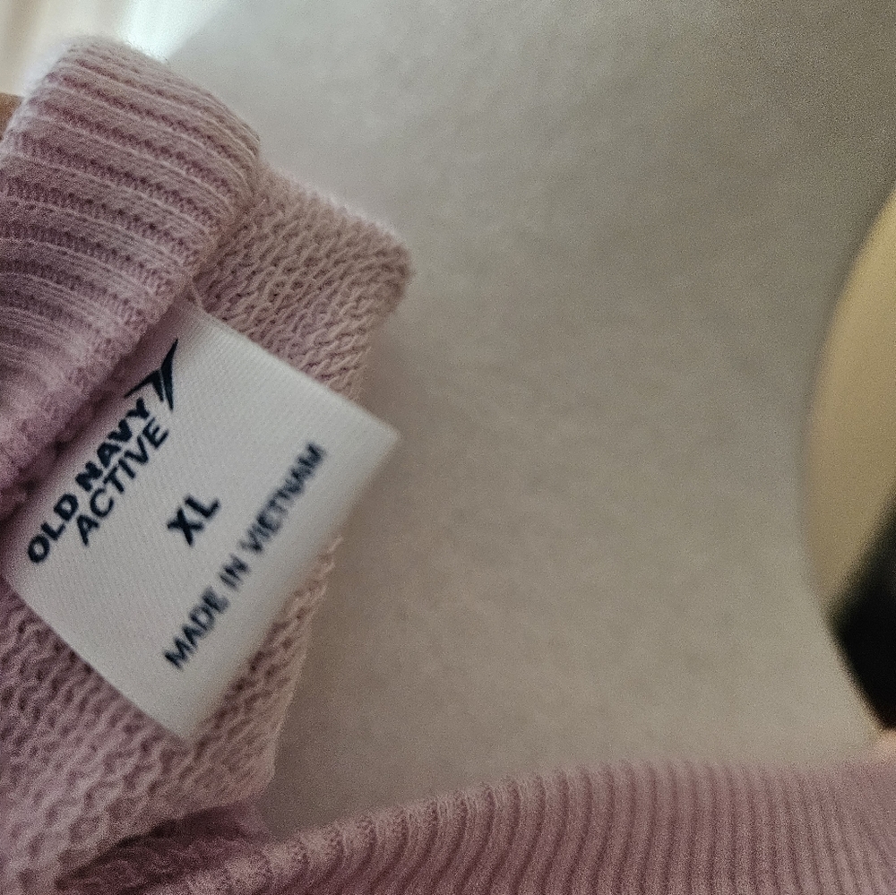 Old Navy lightweight active sweatshirt - Picture 3 of 3